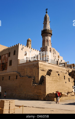 Moschee von Abu el Haggag im Hof von Ramses II - Luxor-Tempel, Ägypten Stockfoto