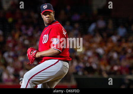4. Juni 2011 - Phoenix, Arizona, USA - Washington Nationals beginnend Krug liefert Livan Hernandez (61) einen Platz in einem Spiel gegen die Arizona Diamondbacks. Die Diamondbacks besiegte den Nationals 2-0 in der dritten von vier Spielserie im Chase Field in Phoenix, Arizona. (Kredit-Bild: © Chris Pondy/Southcreek Global/ZUMAPRESS.com) Stockfoto