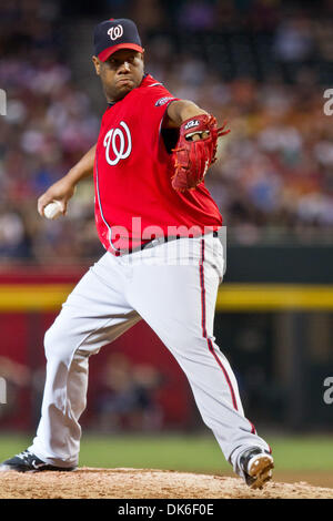 4. Juni 2011 - Phoenix, Arizona, USA - Washington Nationals beginnend Krug liefert Livan Hernandez (61) einen Platz in einem Spiel gegen die Arizona Diamondbacks. Die Diamondbacks besiegte den Nationals 2-0 in der dritten von vier Spielserie im Chase Field in Phoenix, Arizona. (Kredit-Bild: © Chris Pondy/Southcreek Global/ZUMAPRESS.com) Stockfoto
