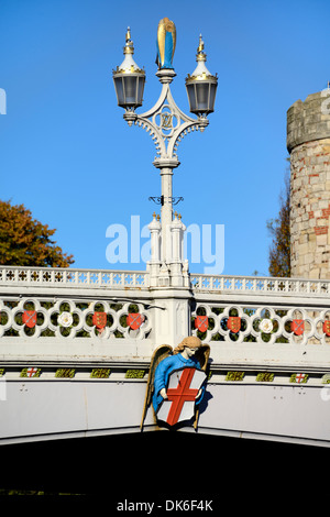 Reich verzierte Lampe post auf Lendal Bridge, York, Yorkshire, England, Vereinigtes Königreich, UK, Europa Stockfoto