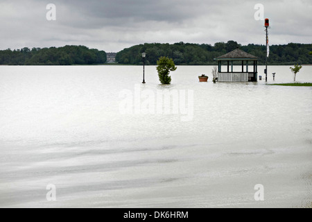 Chiemsee in Flut Juni 2013, Pavion Hütte, Prien-Stock, Chiemgau, Oberbayern Deutschland Europa Stockfoto