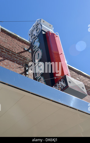 Route 66 Soda Fountain laden mit Leuchtreklame. Restaurierte Soda Shop ist nun ein Community Learning Center in Miami, Oklahoma Stockfoto