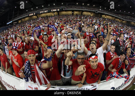 7. Juni 2011 - Detroit, Michigan, USA - USA-fans feuern ihre Mannschaft während des CONCACAF Gold Cup-Spiels im Ford Field. USA gegen Kanada 2: 0. (Kredit-Bild: © Rey Del Rio/Southcreek Global/ZUMAPRESS.com) Stockfoto