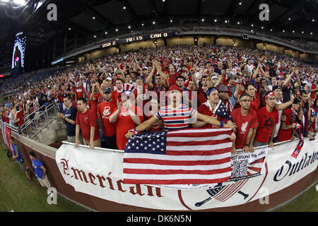 7. Juni 2011 - Detroit, Michigan, USA - USA-fans feuern ihre Mannschaft während des CONCACAF Gold Cup-Spiels im Ford Field. USA gegen Kanada 2: 0. (Kredit-Bild: © Rey Del Rio/Southcreek Global/ZUMAPRESS.com) Stockfoto