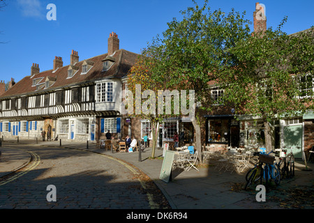 Mittelalterliche Fachwerkbauten der St William College, College Street, York, Yorkshire, England, United Kingdom, UK, Europa Stockfoto