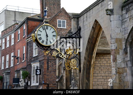 Die Uhr in der St. Martin-le-Grand Church Coney Street, York, Yorkshire, England, United Kingdom, UK, Europa Stockfoto