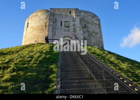 Stufen hinauf auf Cliffords Turm, York Castle Keep, York City, Yorkshire, England, United Kingdom, UK, Europa Stockfoto