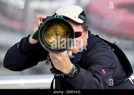 10. Juni 2011 - Montreal, Quebec, Kanada - 10. Juni 2011: Professioneller Fotograf, Marc DesRosiers, während Trainings am Freitag am Circuit Gilles Villeneuve in Montreal, Quebec, Kanada. (Kredit-Bild: © Leon Switzer/Southcreek Global/ZUMAPRESS.com) Stockfoto