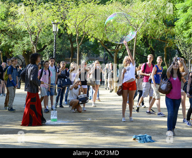 Straße Entertainer machen Bläschen, Barcelona, Spanien Stockfoto