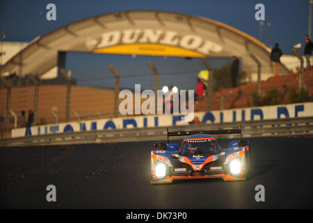 12. Juni 2011 - Le Mans, Frankreich - Oreca Fahrer NICOLAS LAPIERRE, von Frankreich, während der 24 Stunden von Le Mans Autorennen. (Kredit-Bild: © Rainer Ehrhardt/ZUMAPRESS.com) Stockfoto