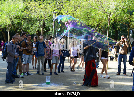 Straße Entertainer machen Bläschen, Barcelona, Spanien Stockfoto