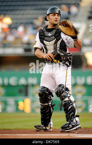 13. Juni 2011 - Pittsburgh, PENNSYLVANNIA, ist US - Pittsburgh Pirates Catcher Michael McKenry (55) der sechste Catcher mit den Piraten in dieser Saison zu spielen. Die Pittsburgh Pirates übernahm die New York Mets im PNC Park in Pittsburgh, PA... Piraten besiegen die Mets 3-1. (Kredit-Bild: © Dean Beattie/Southcreek Global/ZUMAPRESS.com) Stockfoto