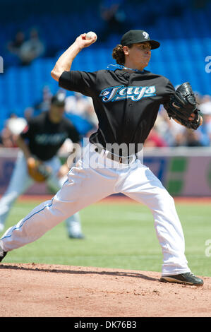 16. Juni 2011 - Toronto, Ontario, Kanada - Toronto Blue Jays Krug Zach Stewart (56) in seinem Major-League-Debüt gegen die Baltimore Orioles an das Rogers Centre in Toronto, Ontario pitching. Baltimore Orioles spielte die Toronto Blue Jays an das Rogers Centre in Toronto, Ontario. Baltimore Orioles besiegt die Toronto Blue Jays-4 - 3. (Kredit-Bild: © Keith Hamilton/Süd Stockfoto