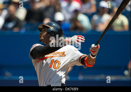16. Juni 2011 - Toronto, Ontario, Kanada - Toronto Blue Jays bezeichneten Hitter Edwin Encarnacion (10) im Kampf gegen die Baltimore Orioles. Baltimore Orioles spielte die Toronto Blue Jays an das Rogers Centre in Toronto, Ontario. Baltimore Orioles besiegt die Toronto Blue Jays-4 - 3. (Kredit-Bild: © Keith Hamilton/Southcreek Global/ZUMAPRESS.com) Stockfoto