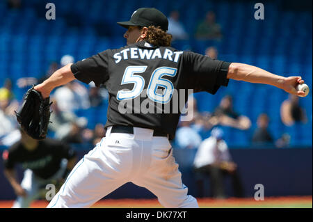 16. Juni 2011 - Toronto, Ontario, Kanada - Toronto Blue Jays Krug Zach Stewart (56) in seinem Major-League-Debüt gegen die Baltimore Orioles an das Rogers Centre in Toronto, Ontario pitching. Baltimore Orioles spielte die Toronto Blue Jays an das Rogers Centre in Toronto, Ontario. Baltimore Orioles besiegt die Toronto Blue Jays-4 - 3. (Kredit-Bild: © Keith Hamilton/Süd Stockfoto