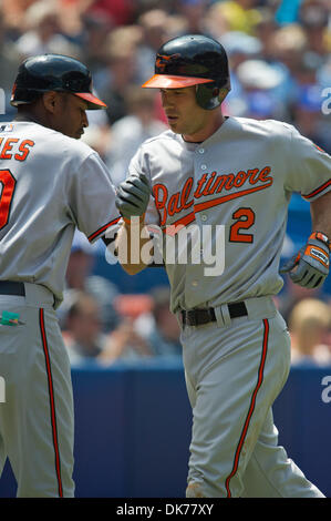 16. Juni 2011 punktet - Toronto, Ontario, Kanada - Baltimore Orioles Shortstop j.j. Hardy (2) einen Lauf für die Baltimore Orioles. Baltimore Orioles spielte die Toronto Blue Jays an das Rogers Centre in Toronto, Ontario. Baltimore Orioles besiegt die Toronto Blue Jays-4 - 3. (Kredit-Bild: © Keith Hamilton/Southcreek Global/ZUMAPRESS.com) Stockfoto
