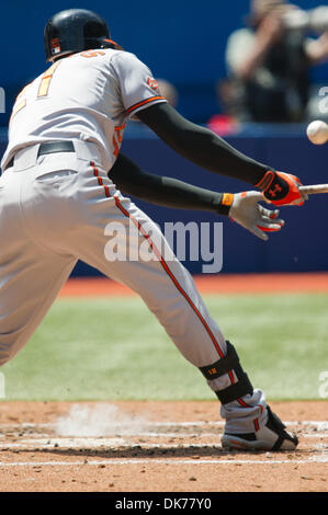 16. Juni 2011 - Toronto, Ontario, Kanada - Baltimore Orioles Recht Fielder Nick Markakis (21) in Aktion. Baltimore Orioles spielte die Toronto Blue Jays an das Rogers Centre in Toronto, Ontario. Baltimore Orioles besiegt die Toronto Blue Jays-4 - 3. (Kredit-Bild: © Keith Hamilton/Southcreek Global/ZUMAPRESS.com) Stockfoto
