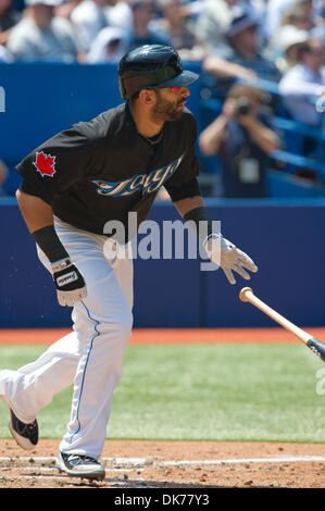 16. Juni 2011 - Toronto, Ontario, Kanada - Toronto Blue Jays Recht Fielder Jose Bautista (19) Singles zu zentrieren, erzielte zwei Läufen. Baltimore Orioles spielte die Toronto Blue Jays an das Rogers Centre in Toronto, Ontario. Baltimore Orioles besiegt die Toronto Blue Jays-4 - 3. (Kredit-Bild: © Keith Hamilton/Southcreek Global/ZUMAPRESS.com) Stockfoto