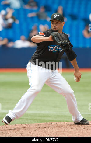 16. Juni 2011 - Toronto, Ontario, Kanada - Toronto Blue Jays Krug Luis Perez (47) in der Spitze des neunten Inning entlastet. Baltimore Orioles spielte die Toronto Blue Jays an das Rogers Centre in Toronto, Ontario. Baltimore Orioles besiegt die Toronto Blue Jays-4 - 3. (Kredit-Bild: © Keith Hamilton/Southcreek Global/ZUMAPRESS.com) Stockfoto