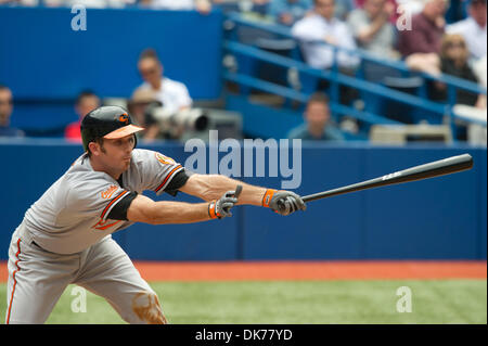 16. Juni 2011 schlägt - Toronto, Ontario, Kanada - Baltimore Orioles Shortstop j.j. Hardy (2), Swingens. Baltimore Orioles spielte die Toronto Blue Jays an das Rogers Centre in Toronto, Ontario. Baltimore Orioles besiegt die Toronto Blue Jays-4 - 3. (Kredit-Bild: © Keith Hamilton/Southcreek Global/ZUMAPRESS.com) Stockfoto