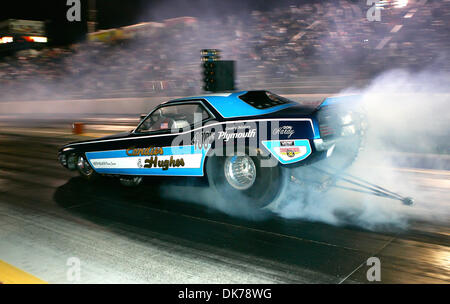 17. Juni 2011 - West Valley City, Utah, Vereinigte Staaten von Amerika - Juni 18,2011-West Valley City, Utah - IHRA Prostalgia Funny Car Fahrer Mike Savage während freitags-Aktion der 3. jährlichen Salt Lake City IHRA Nitro Jam auf dem Rocky Mountain Raceway in West Valley City, Utah. (Kredit-Bild: © Brian Lossness/Southcreek Global/ZUMAPRESS.com) Stockfoto