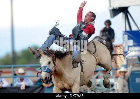 18. Juni 2011 - Reno, Nevada, USA - Logan Hodson Telkwa, reitet BC Comanchero beim Reno Rodeo. (Kredit-Bild: © Matt Cohen/Southcreek Global/ZUMAPRESS.com) Stockfoto