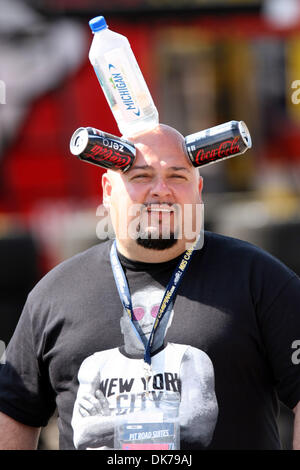 18. Juni 2011 - Brooklyn, Michigan, USA - durchschreitet Fan der Garagenbereich. (Kredit-Bild: © Alan Ashley/Southcreek Global/ZUMAPRESS.com) Stockfoto