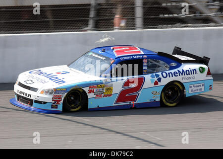 18. Juni 2011 - Brooklyn, Michigan, ist US - Elliott Sadler (#2) eine weitere Runde des Rennens abgeschlossen. (Kredit-Bild: © Alan Ashley/Southcreek Global/ZUMAPRESS.com) Stockfoto