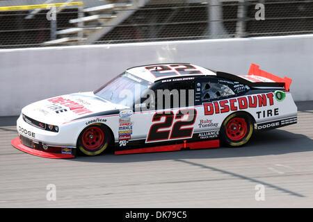 18. Juni 2011 - Brooklyn, Michigan, USA - Brad Keselowski (#22) Kopf nach unten die wichtigsten Straighaway. (Kredit-Bild: © Alan Ashley/Southcreek Global/ZUMAPRESS.com) Stockfoto