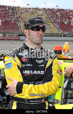 18. Juni 2011 - Brooklyn, Michigan, USA - NASCAR Nationwide Series Treiber Paul Menard vor der Allianz LKW Teile 250 auf dem Michigan International Speedway. (Kredit-Bild: © Rey Del Rio/Southcreek Global/ZUMAPRESS.com) Stockfoto