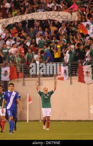 18. Juni 2011 - East Rutherford, New Jersey, USA - Mexiko Javier Hernandez (14) feiert sein Tor während der zweiten Hälfte CONCACAF Gold Cup Soccer Viertelfinale Aktion wo Mexiko Guatemala 2: 1 bei der New Meadowlands Stadium in East Rutherford, NJ besiegt (Credit-Bild: © Willen Schneekloth/Southcreek Global/ZUMAPRESS.com) Stockfoto