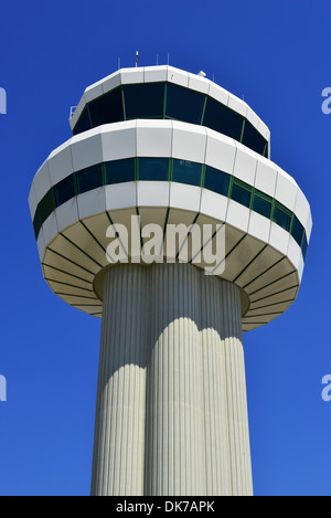 Kontrollturm, Air traffic Control Tower am Flughafen Gatwick, London, England, UK Stockfoto