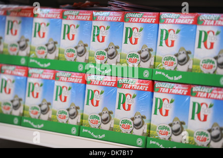Supermarkt-Interieur zeigt Tee, England, UK Stockfoto, Bild ... Supermarkt-Interieur zeigt Tee, England, UK Stockfoto, Bild ...
