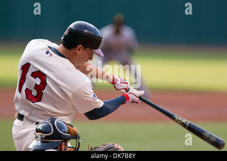 18. Juni 2011 - Cleveland, Ohio, USA - Cleveland Shortstop Asdrubal Cabrera (13) an bat im ersten Inning gegen Pittsburgh.  Die Cleveland Indians gegen die Pittsburgh Pirates 5-1 bei Progressive Field in Cleveland, Ohio. (Kredit-Bild: © Frank Jansky/Southcreek Global/ZUMAPRESS.com) Stockfoto