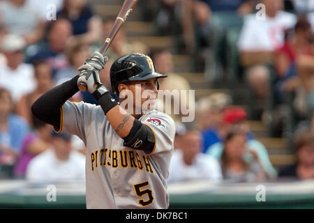 18. Juni 2011 - Cleveland, Ohio, USA - Pittsburgh Shortstop Ronny Cedeno (5) at bat während der dritten Inning gegen Cleveland.  Die Cleveland Indians gegen die Pittsburgh Pirates 5-1 bei Progressive Field in Cleveland, Ohio. (Kredit-Bild: © Frank Jansky/Southcreek Global/ZUMAPRESS.com) Stockfoto