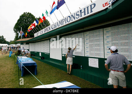 19. Juni 2011 - Bethesda, Maryland, USA - Noten werden fortgeschrieben im Congressional Country Club während der Endrunde der US Open (Credit-Bild: © James Berglie/ZUMAPRESS.com) Stockfoto