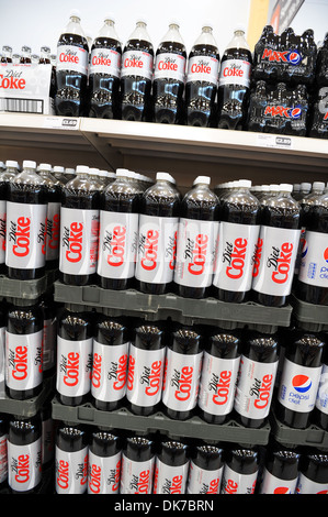 Supermarkt-Interieur zeigt Diet Coke, England, UK Stockfoto