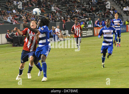 19. Juni 2011 - Carson, CA, USA - MLS (Major League Soccer) MICHAEL LAHOUD #11 und UGO IHEMELU #3 kämpfen, denn der Ball FC DALLAS CHIVAS USA, 2: 1, im Home Depot Center, Carson, Kalifornien besiegt... Kredit-Bild: Cr Scott Mitchell/ZUMA PRESS (Credit-Bild: © Scott Mitchell/ZUMAPRESS.com) Stockfoto