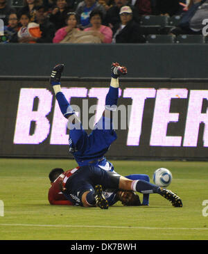 19. Juni 2011 kollidieren - Carson, CA, USA - MLS (Major League Soccer) zwei Spieler als FC DALLAS Niederlagen CHIVAS USA, 2: 1, im Home Depot Center, Carson, Kalifornien... Kredit-Bild: Cr Scott Mitchell/ZUMA PRESS (Credit-Bild: © Scott Mitchell/ZUMAPRESS.com) Stockfoto