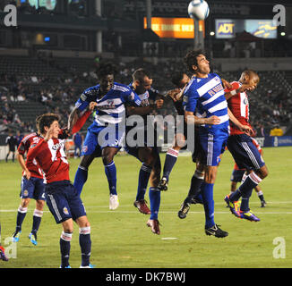 19. Juni 2011 kämpfen - Carson, CA, USA - MLS (Major League Soccer) Playres für den Eckball als FC DALLAS Niederlagen CHIVAS USA, 2: 1, im Home Depot Center, Carson, Kalifornien... Kredit-Bild: Cr Scott Mitchell/ZUMA PRESS (Credit-Bild: © Scott Mitchell/ZUMAPRESS.com) Stockfoto