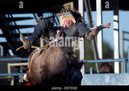 20. Juni 2011 - Reno, Nevada, USA - reitet Steven Peebles von Redmond, oder Spotted Berg beim Reno Rodeo. (Kredit-Bild: © Matt Cohen/Southcreek Global/ZUMAPRESS.com) Stockfoto