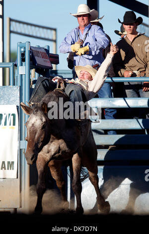 20. Juni 2011 - Reno, Nevada, USA - reitet Steven Peebles von Redmond, oder Spotted Berg beim Reno Rodeo. (Kredit-Bild: © Matt Cohen/Southcreek Global/ZUMAPRESS.com) Stockfoto