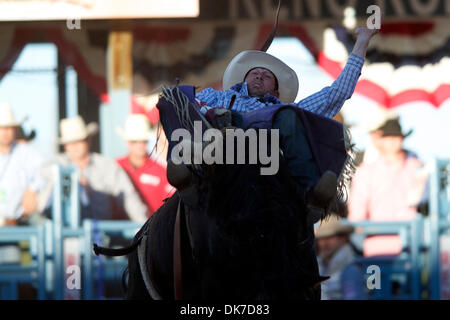 20. Juni 2011 - Reno, Nevada, USA - reitet Brian Bain von Culver, oder 922 beim Reno Rodeo. (Kredit-Bild: © Matt Cohen/Southcreek Global/ZUMAPRESS.com) Stockfoto