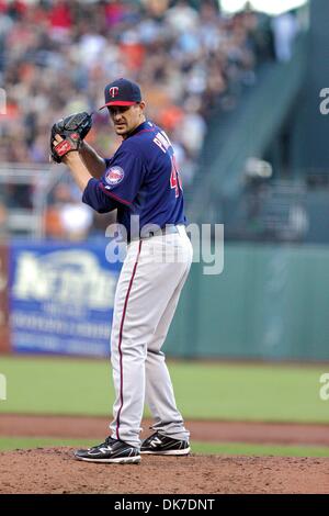 21. Juni 2011 - San Francisco, Kalifornien, USA - Minnesota Twins ab Krug Carl Pavano (48) liefert einen Stellplatz in der MLB-Spiel zwischen den San Francisco Giants und den Minnesota Twins.  Die Minnesota Twins gewinnen das Spiel 9-2. (Kredit-Bild: © Dinno Kovic/Southcreek Global/ZUMAPRESS.com) Stockfoto