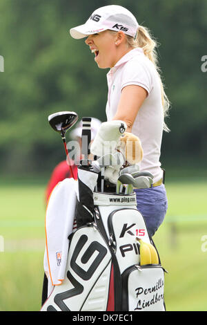 22. Juni 2011 - Rochester, New York, USA - schwedische Pernilla Lindberg gähnt am 2. Loch auf der LPGA Championship 2011 gesponsert von Wegmans in Locust Hill Country Club in Rochester, New York am 23. Juni 2011 (Credit-Bild: © Nick Serrata/Eclipse/ZUMAPRESS.com) Stockfoto