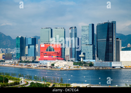 Blick auf dichten urbanen Stadtbild und Hochhaus-Türme in Hongkong Kowloon Bay