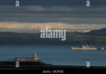 HMS Edinburgh kommt für ihr Finale Besuch in ihrem Namensvetter Stadt, wie sie ist in den Ruhestand vom service Stockfoto