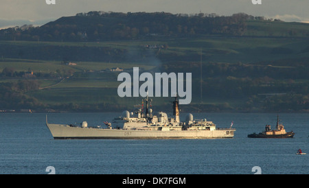 HMS Edinburgh kommt für ihr Finale Besuch in ihrem Namensvetter Stadt, wie sie ist in den Ruhestand vom service Stockfoto