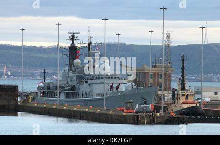 HMS Edinburgh kommt für ihr Finale Besuch in ihrem Namensvetter Stadt, wie sie ist in den Ruhestand vom service Stockfoto