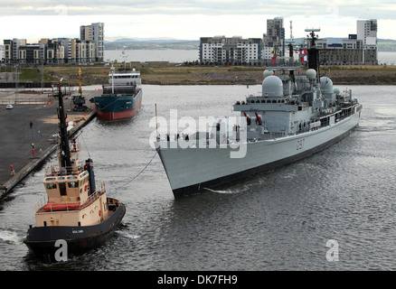 HMS Edinburgh kommt für ihr Finale Besuch in ihrem Namensvetter Stadt, wie sie ist in den Ruhestand vom service Stockfoto